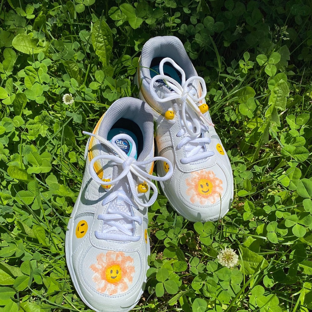 White flower and smiles sneakers